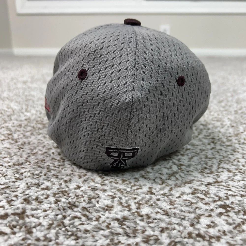 Texas A&M Aggies Hat Cap Flex Mens Medium‎ Gray Maroon College Football Stretch